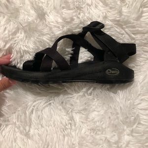 women’s black chacos